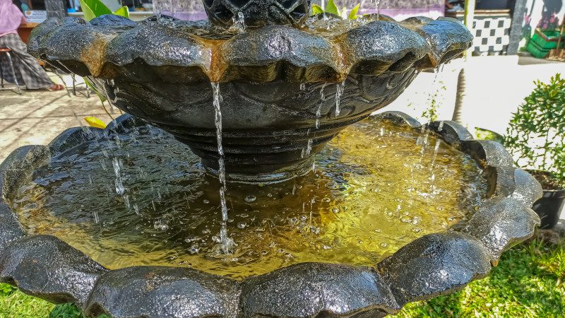 3 Signs That You Need Fountain Repair Services